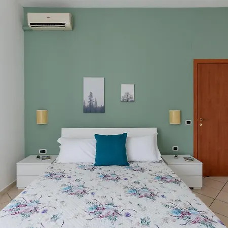 Main Road * Sorrente