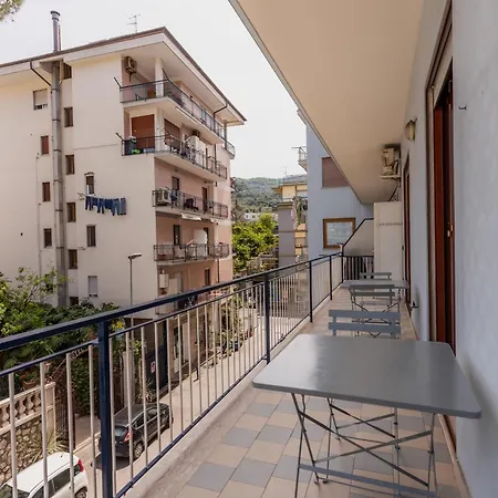 Nyaraló Main Road *