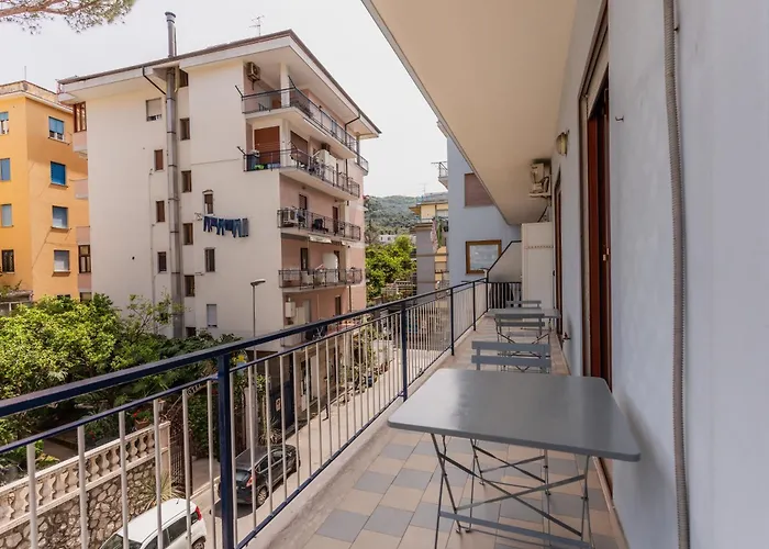 Nyaraló Main Road *