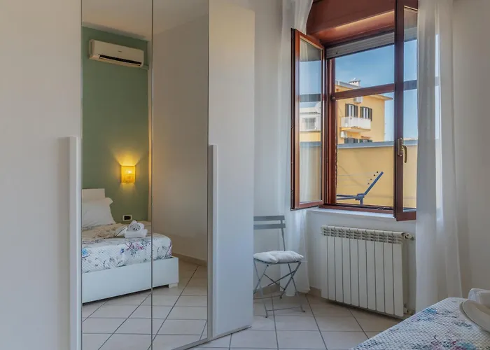 Main Road Nyaraló *